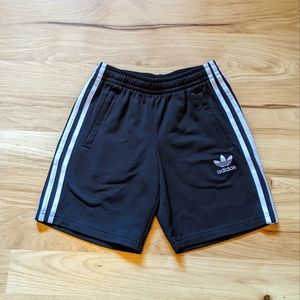 Adidas Black & White Boys Athletic Shorts Zipper Pockets Size 9-10 - Like New
